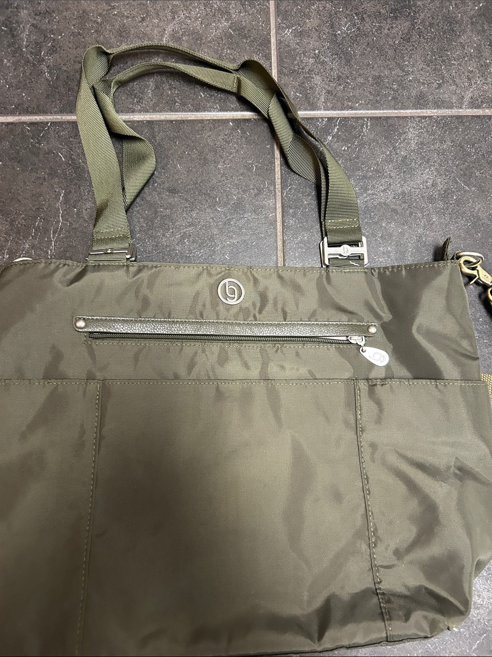 Baggallini olive green Austin Tote Bag- like new condition